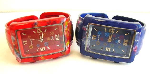 wholesale watch manufactory in China offers fashion bangle watch and big face watch retangular dial 