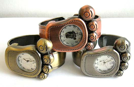 China export services has fashionable bronze bangle watch in foot shape clock face design