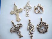 Mix theme hip hop bronze pendant, ramdomly picked.
