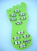 Teen's fashion toe ring with feet display