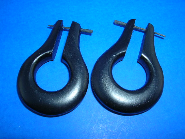 Balinese gift catalog. Bali bali natural wood earrings in tribal tear drop motif