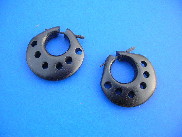 Indonesian jewelry express - Traditional fashion hoop earrings with circle holes