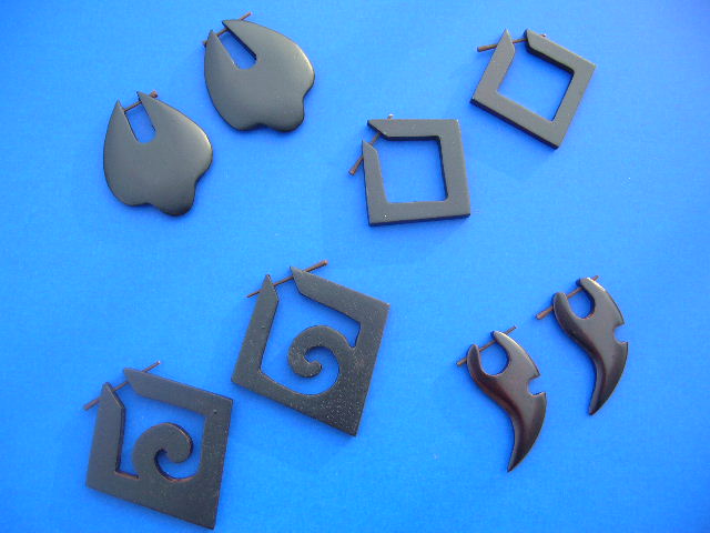 Jewellery exchange retailer - Trendy natural wood indonesian made earrings with post