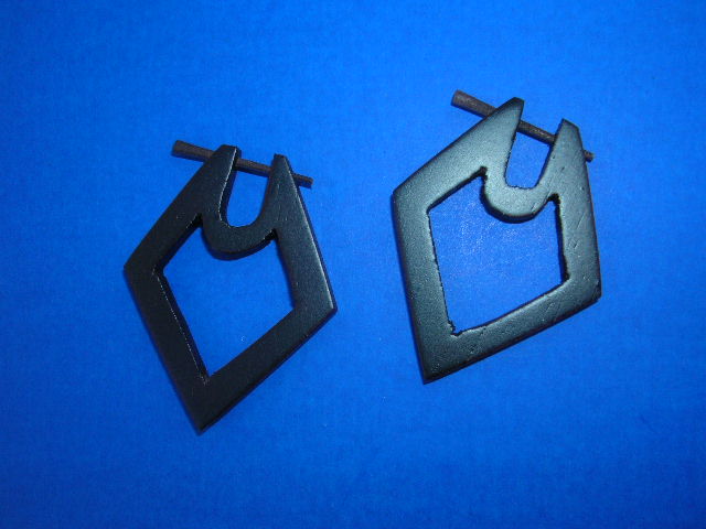 Jewellery shopping retailer. Diamond designed organic bali earrings with loop in top corner