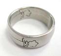 ashion surgical steel ring with carved-in flower pattern design