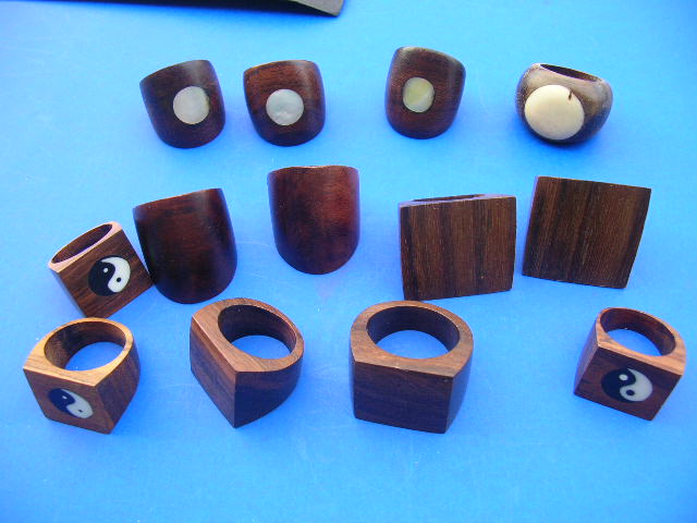 Lovely wooden fashion ring win an assortment of designs - Online accories and gift exporter
