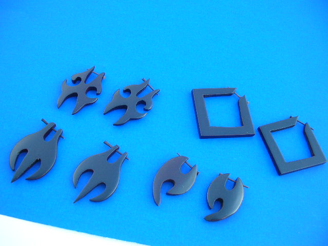 International jewelry wholesaler. Stylish wooden earlet earrings in an assortment of shapes