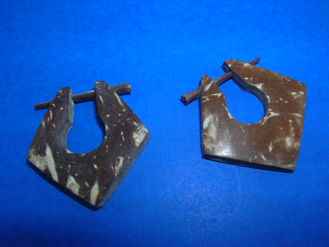 Bofy jewelry importer - Wide set, diamond shaped, coconut earring with 16G/1.2mm stick posts 