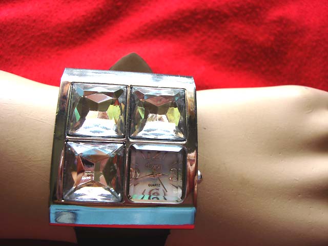 Fashion outlet warehouse - Three large gemstones on girls fashion watch with clock in bottom corner