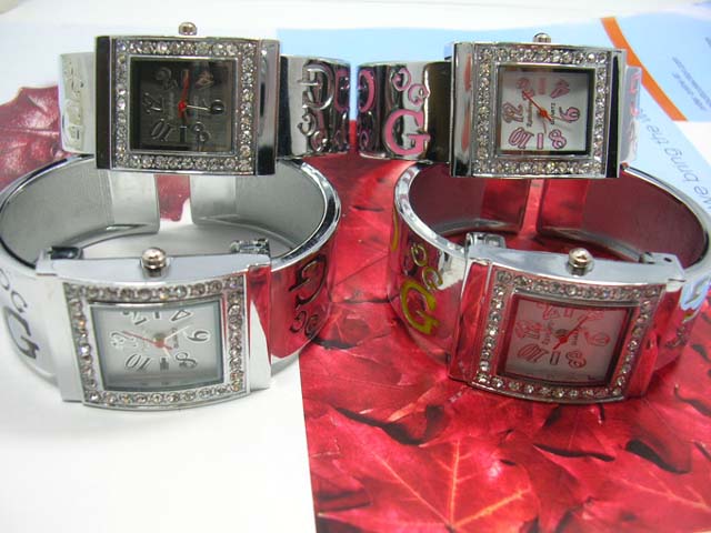 Gift accessory export dealer - Ladies imitation diamond frame silver watch with unique lettering on side 